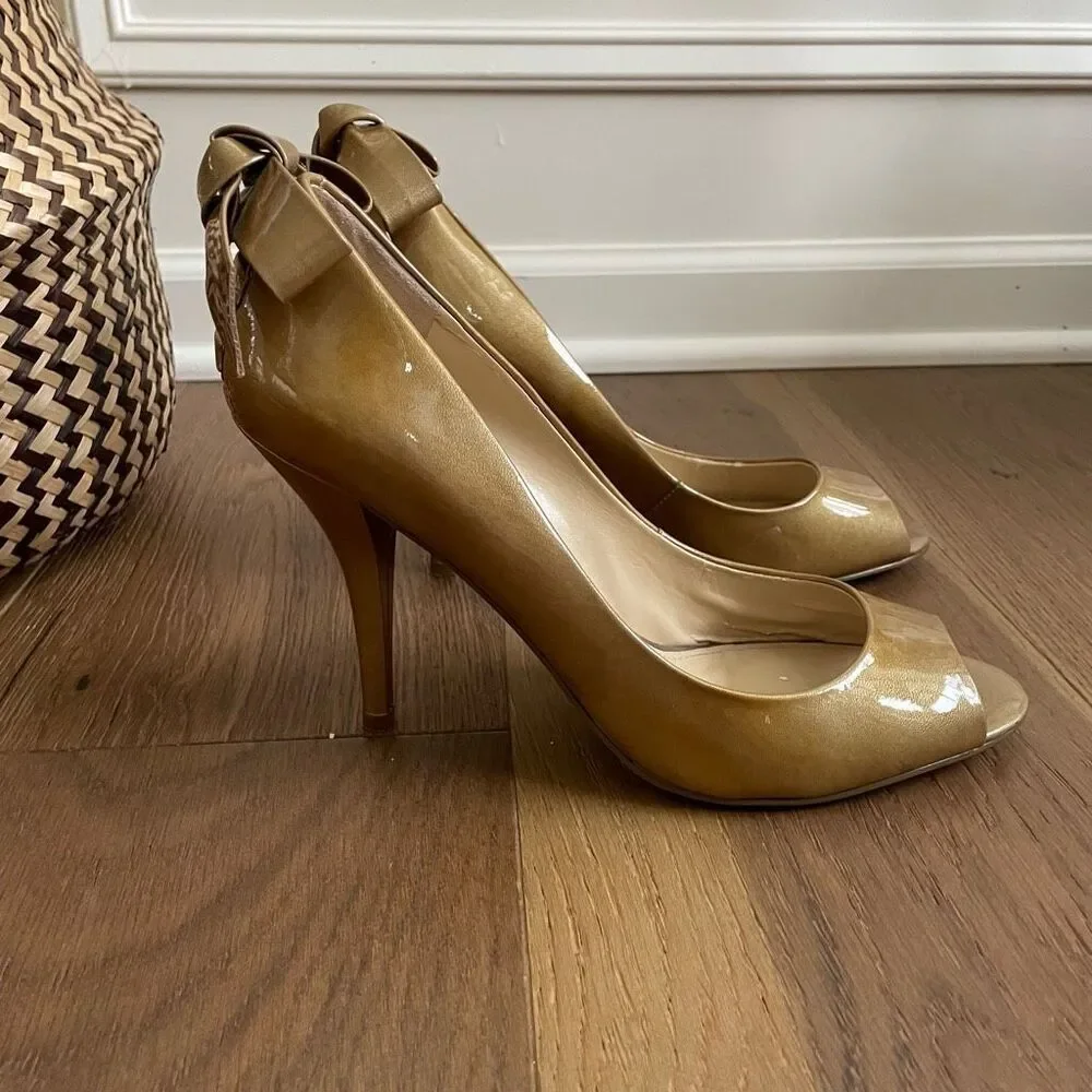 Enzo Angiolini Eamistle Natural Nude Champagne Patent Leather Peep Toe Heels Bow